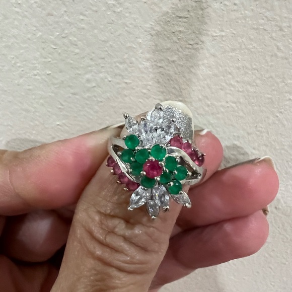 Very nice emerald green,Ruby and white stones white gold finger ring size 8 - Picture 2 of 3